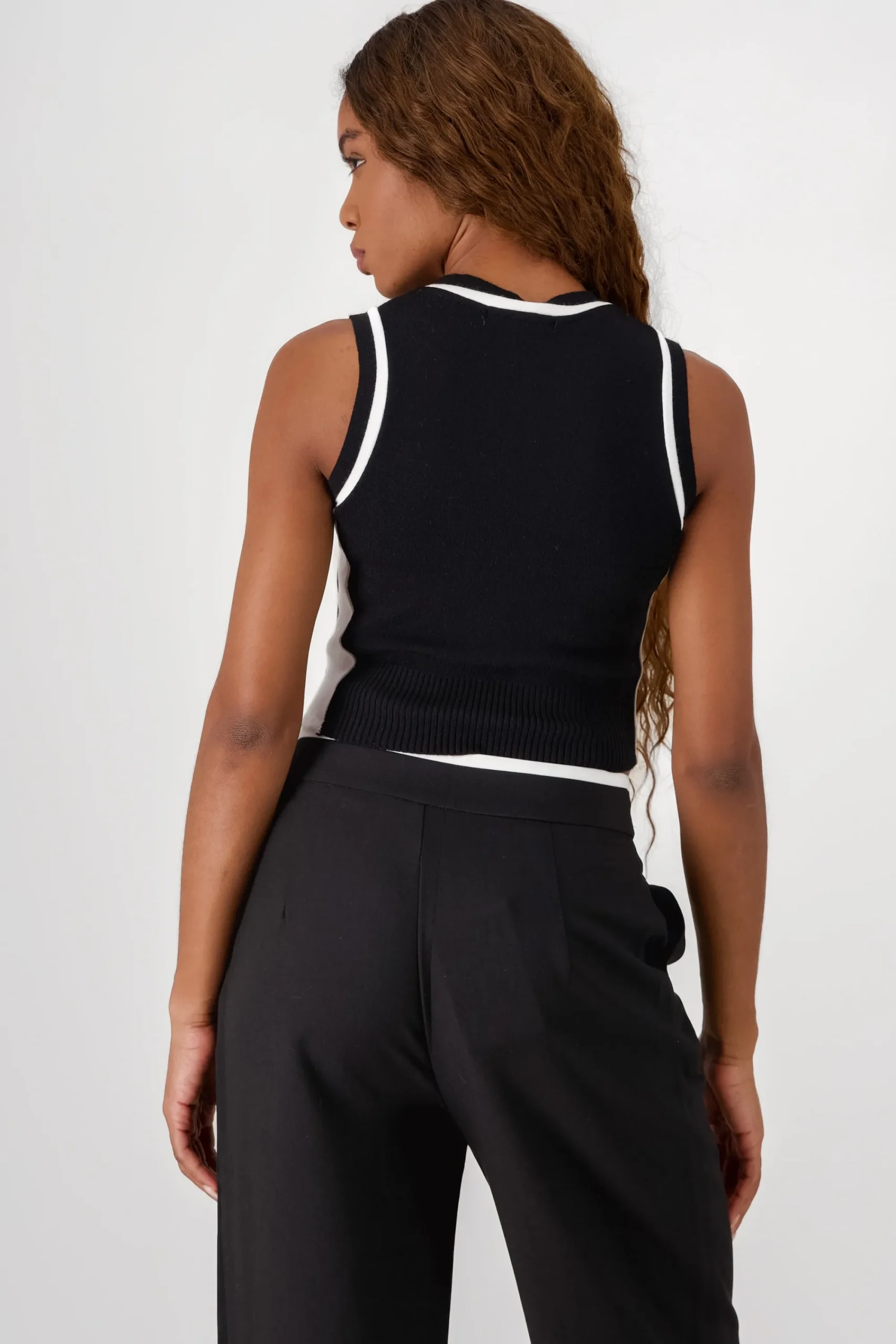 Shasa Contrast Detail Knit Vest
