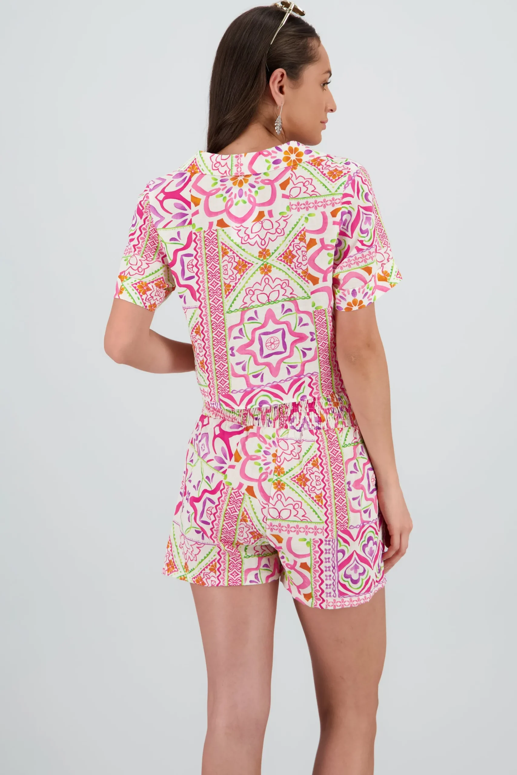 Shasa Cropped short-sleeve shirt with collar detail