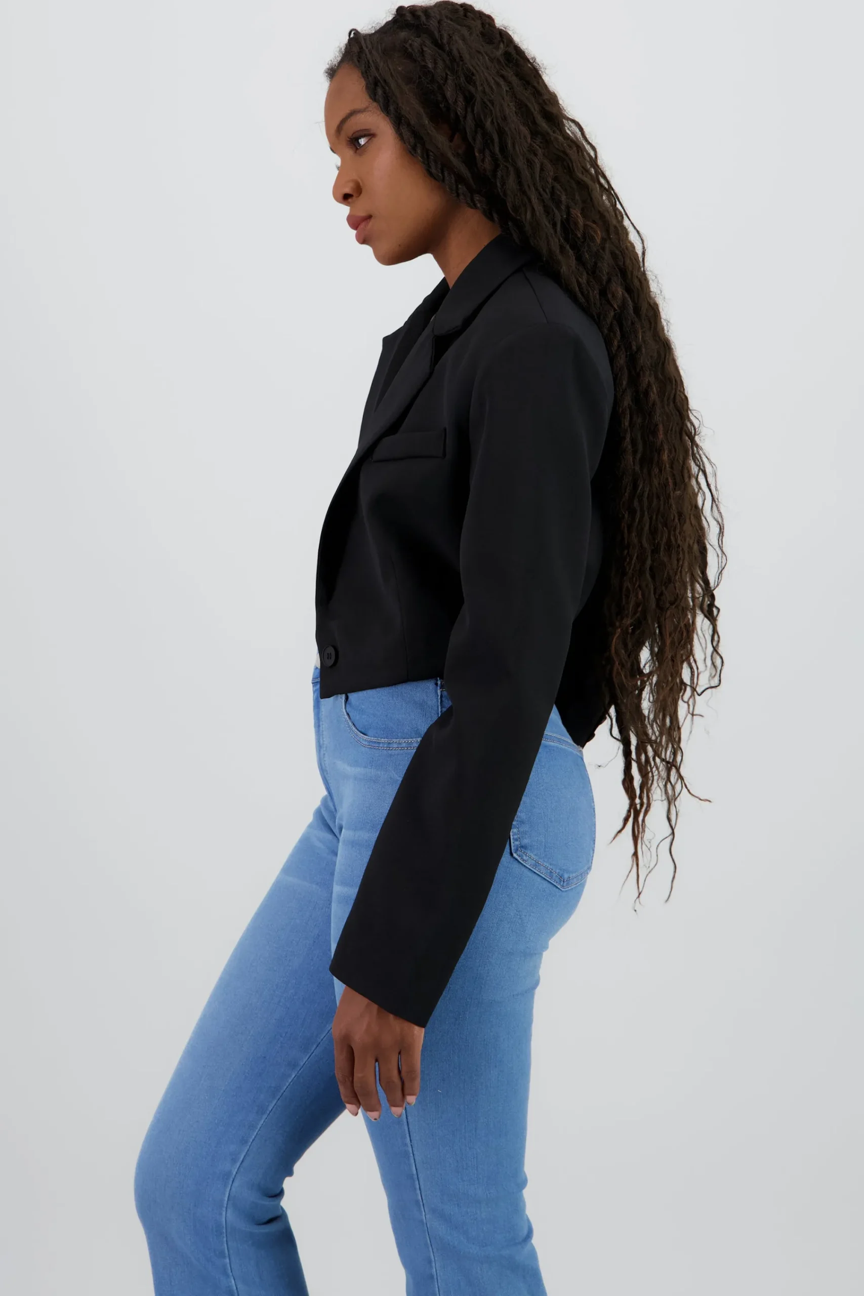 Shasa Cropped solid blazer