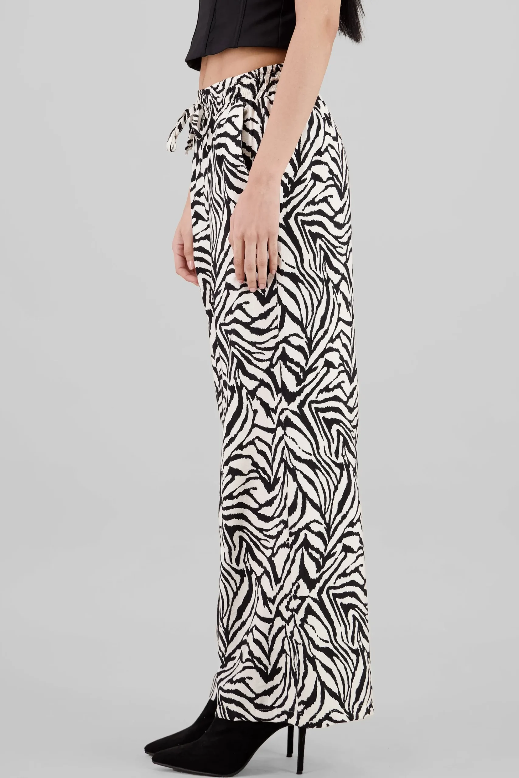 Shasa Elastic Detail Wide Leg Pants