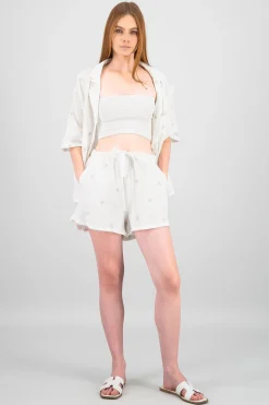 Shasa Embroidered Flowers Solid Shorts