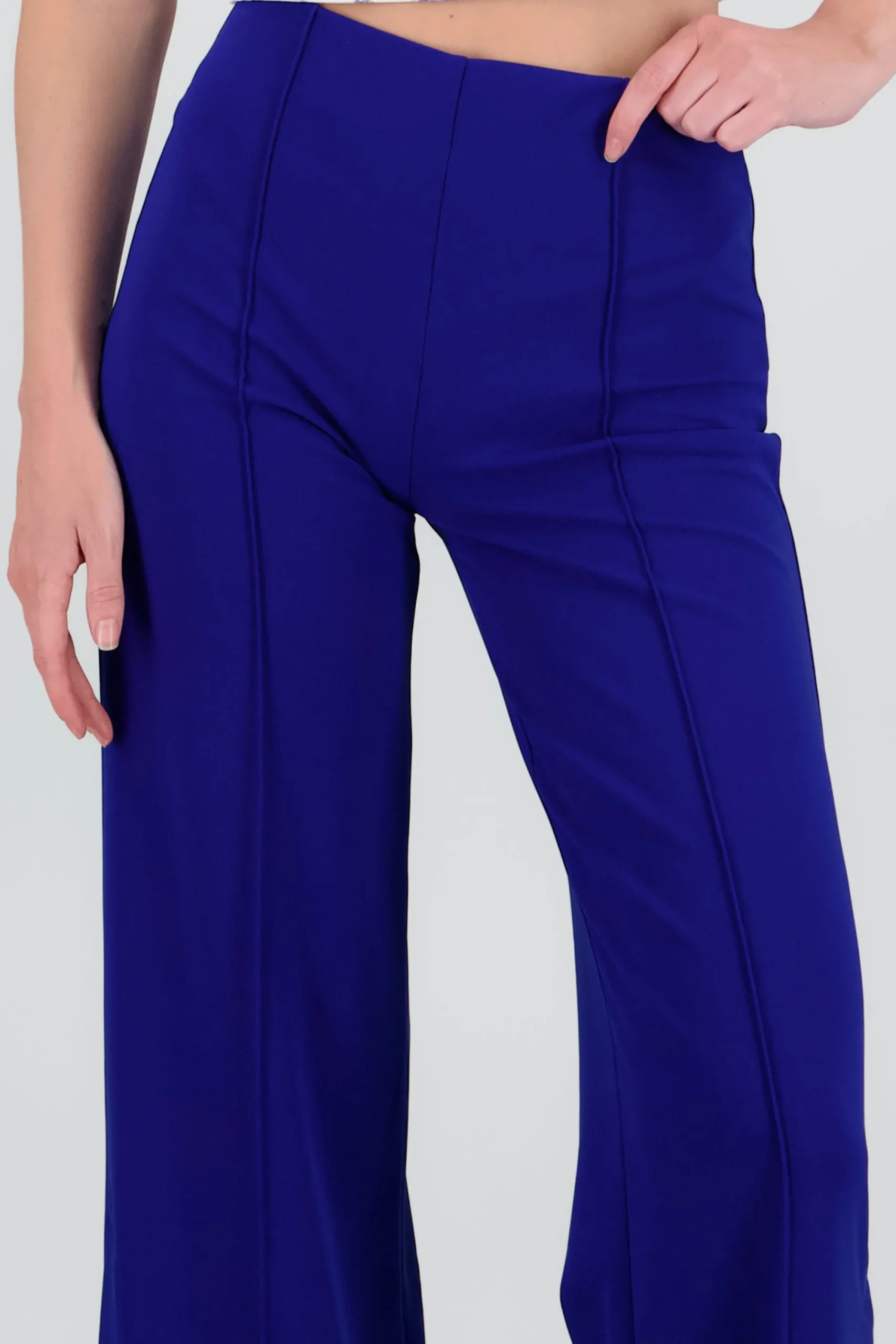 Shasa Flared pant with front seams