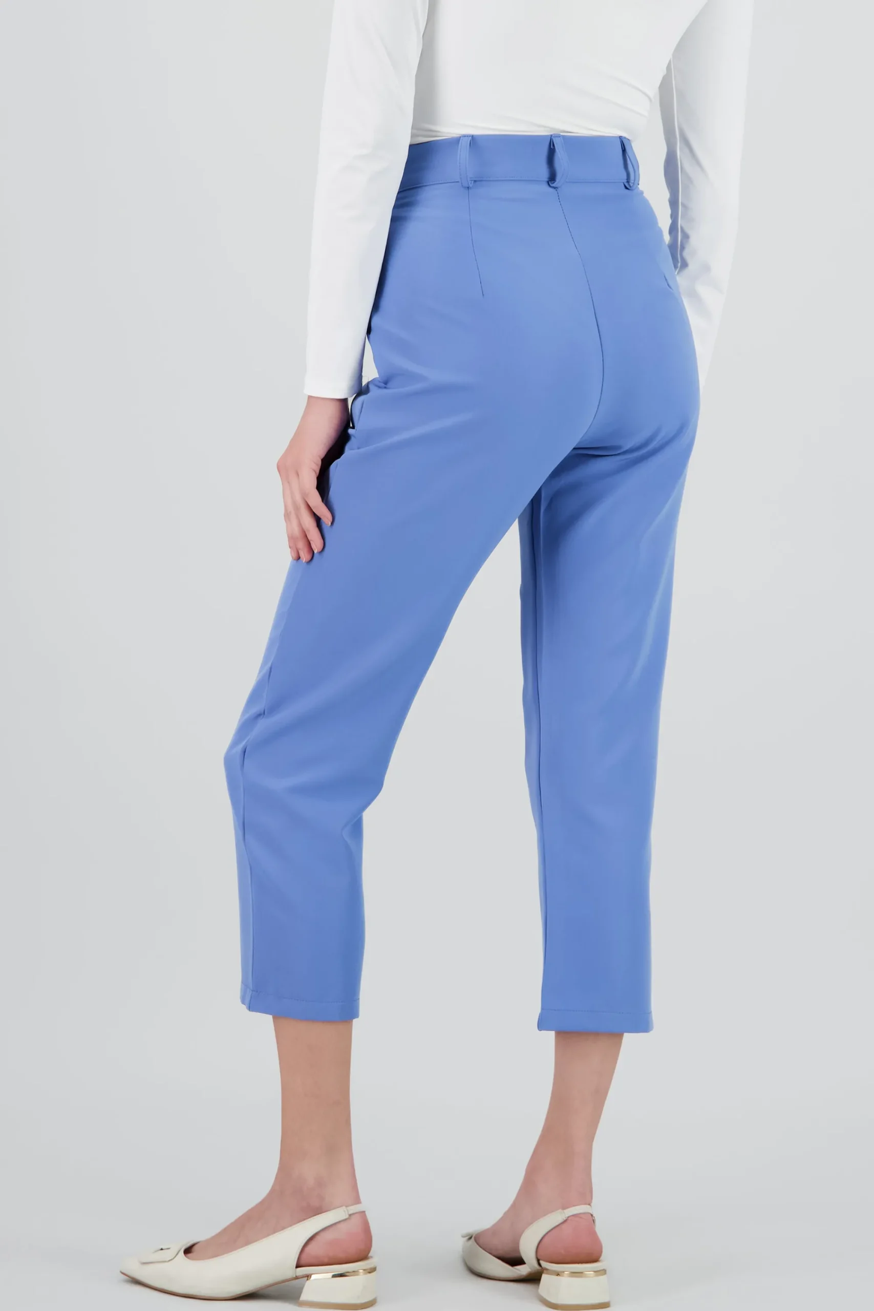 Shasa Highwaisted capri pant with pockets