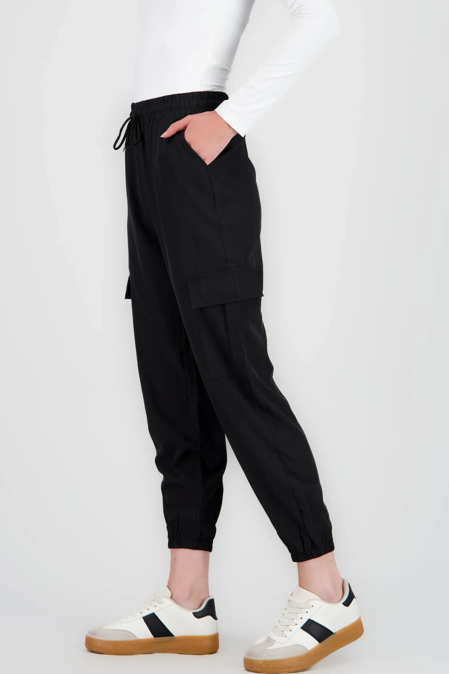 Shasa Jogger with cargo pockets