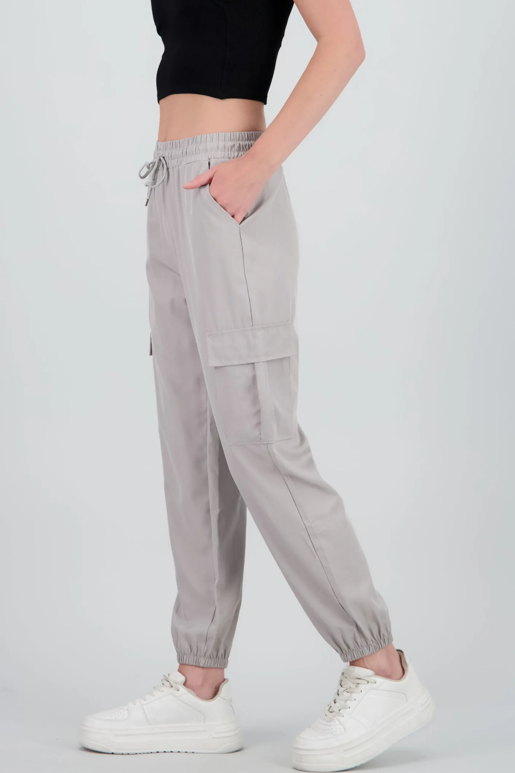 Shasa Jogger with cargo pockets
