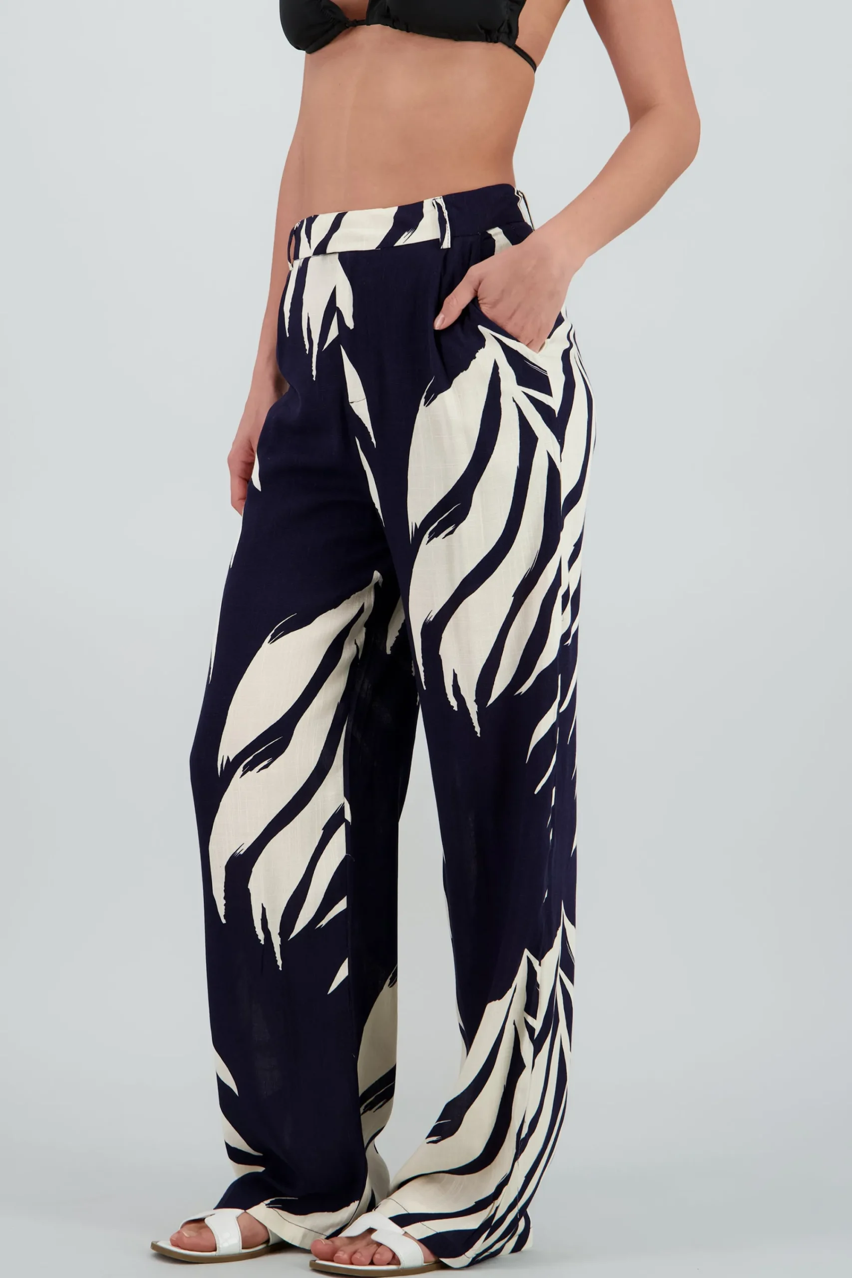 Shasa Palm Print Flowy Pants