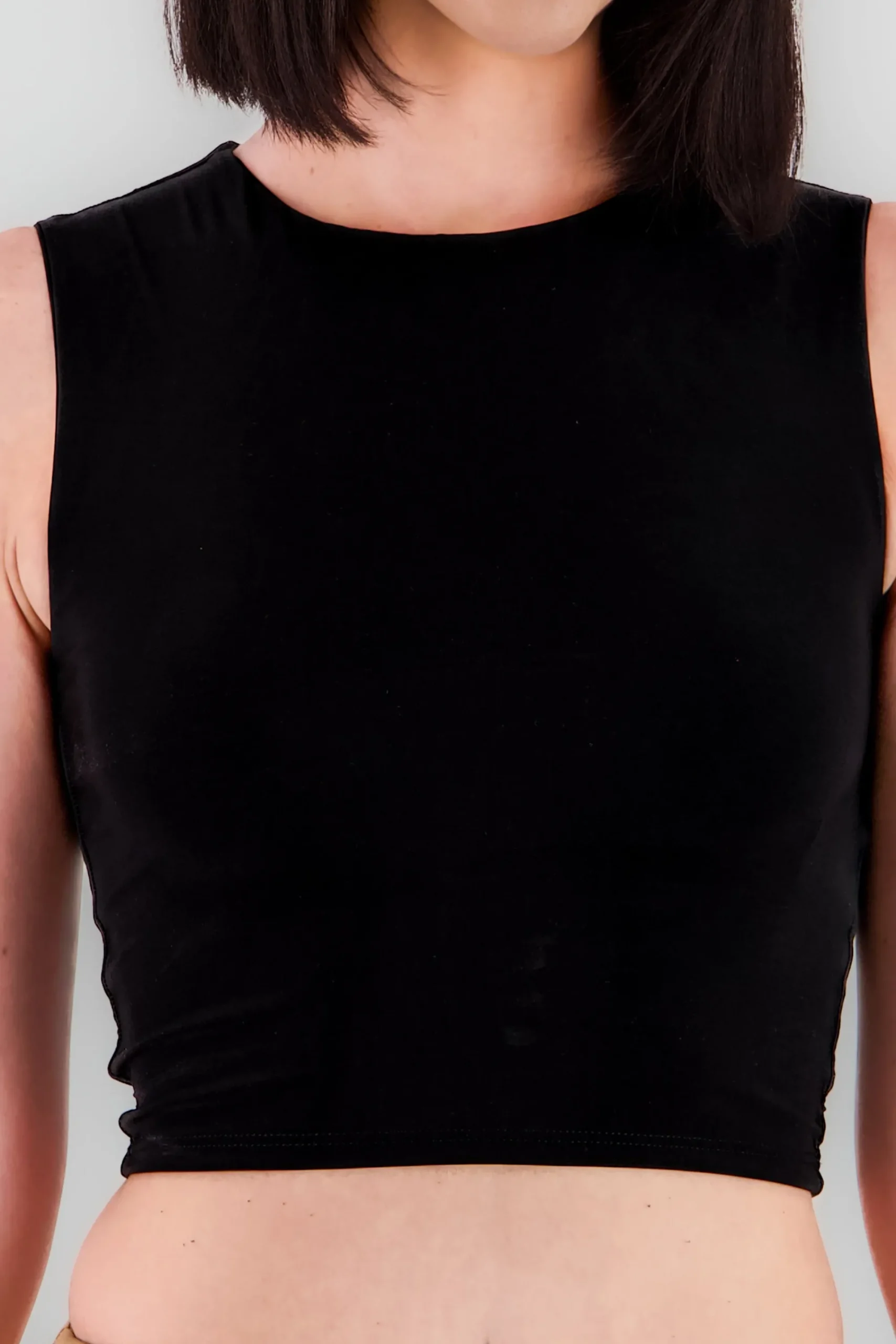 Shasa Sleeveless Cropped Solid Round Neck Top