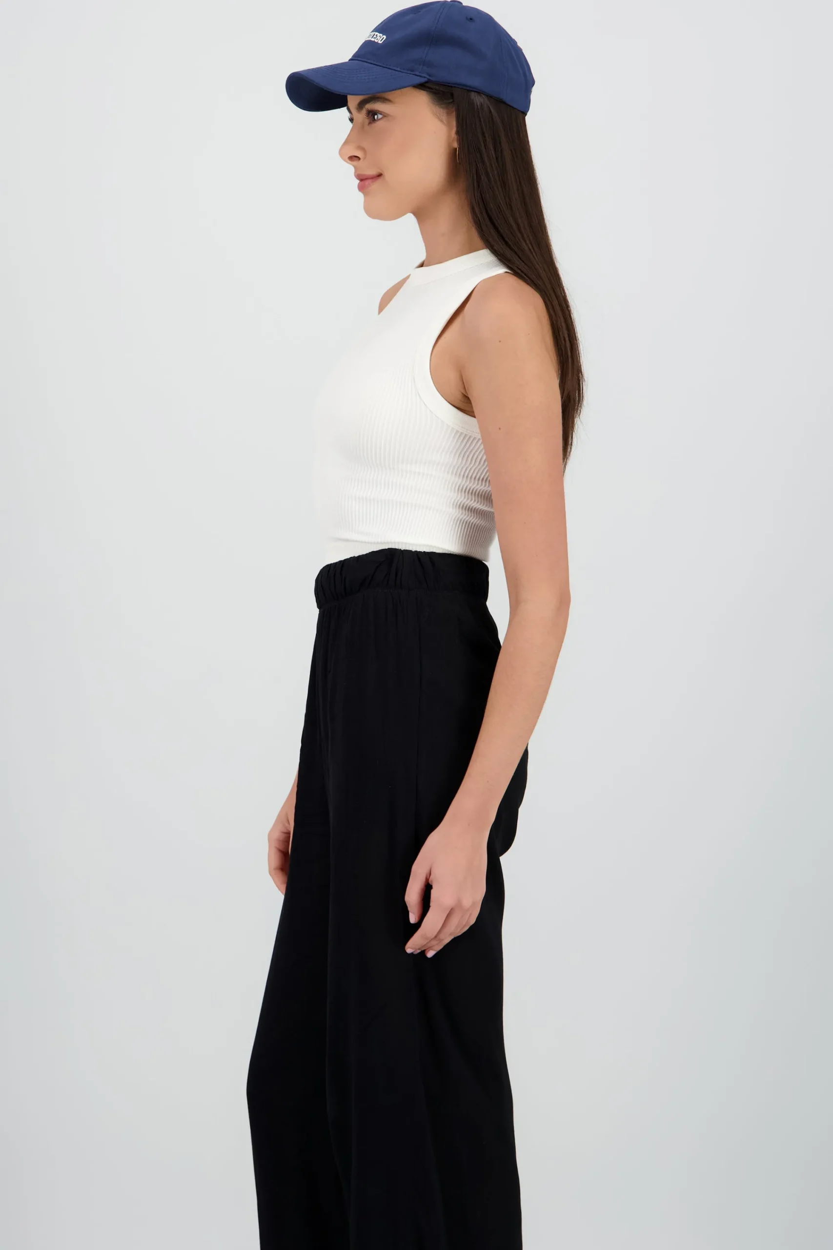 Shasa Sleeveless Seamless Solid Top