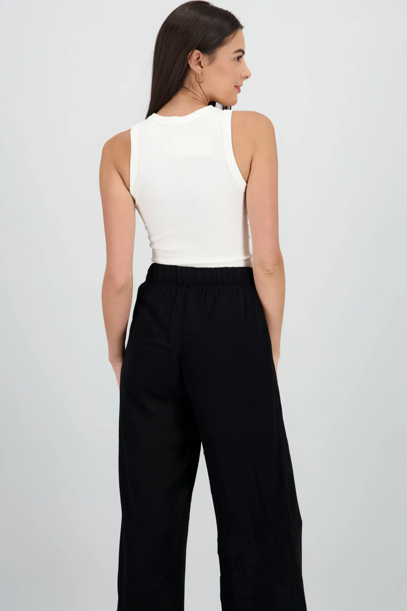 Shasa Sleeveless Seamless Solid Top