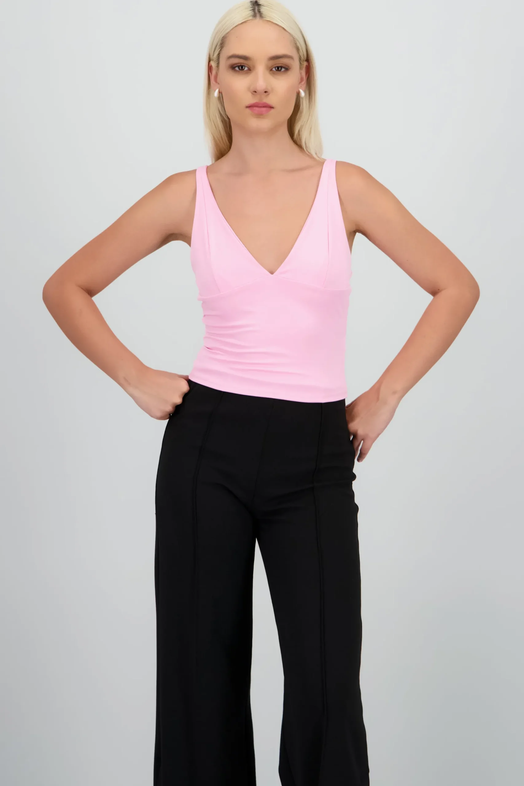 Shasa V Scoop Solid Top