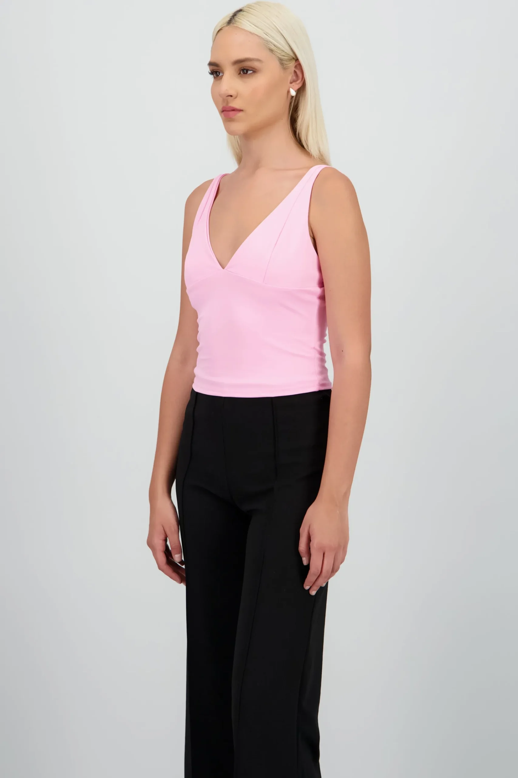 Shasa V Scoop Solid Top