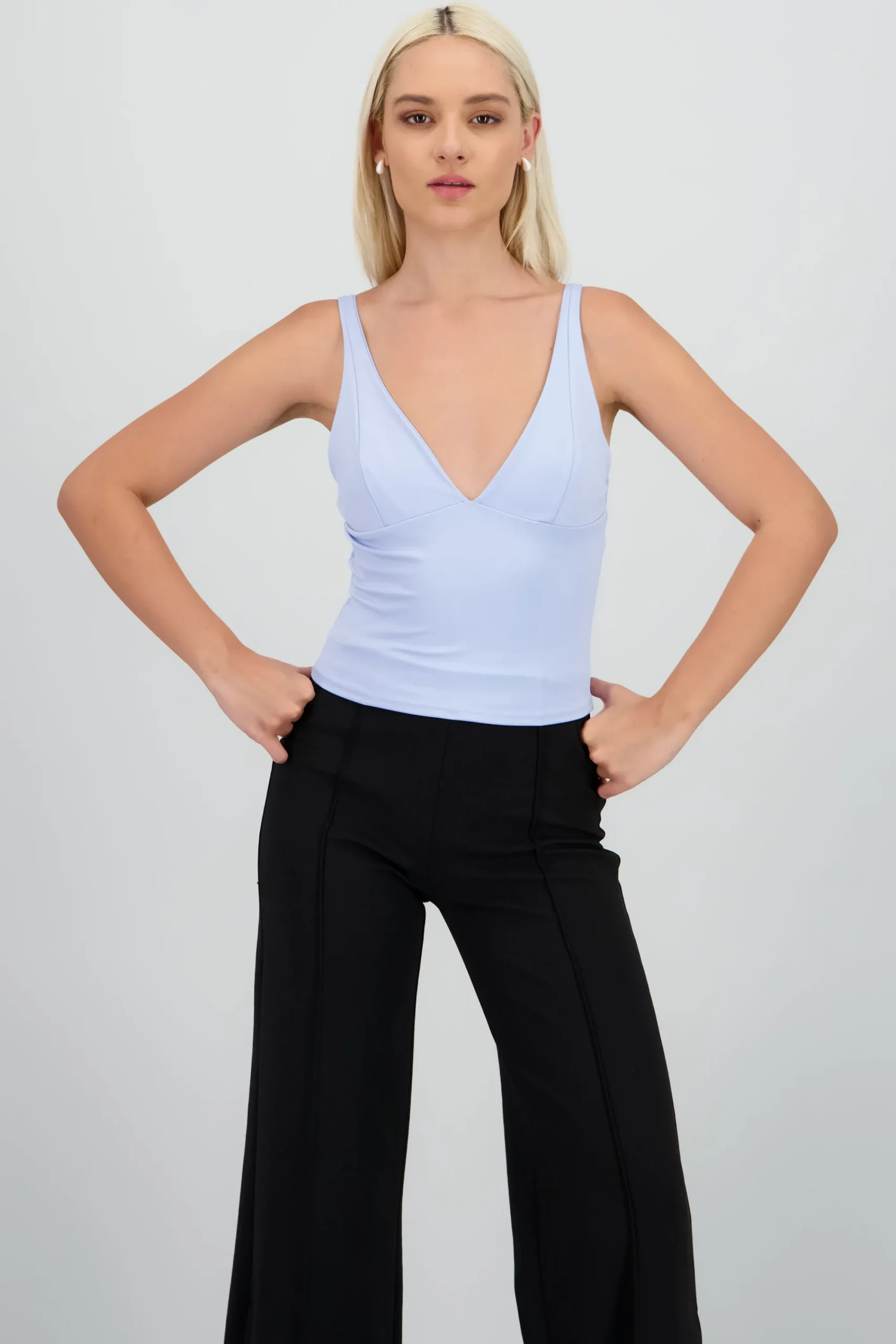 Shasa V Scoop Solid Top
